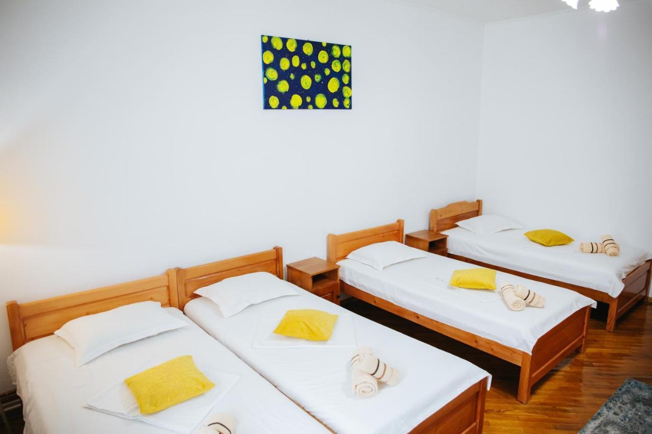Pensiunea Casa Cristal Târgu Jiu エクステリア 写真