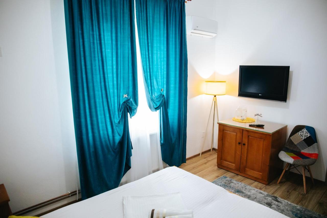 Pensiunea Casa Cristal Târgu Jiu エクステリア 写真