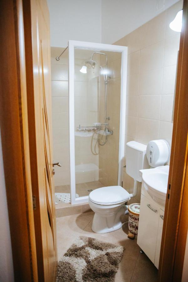 Pensiunea Casa Cristal Târgu Jiu エクステリア 写真